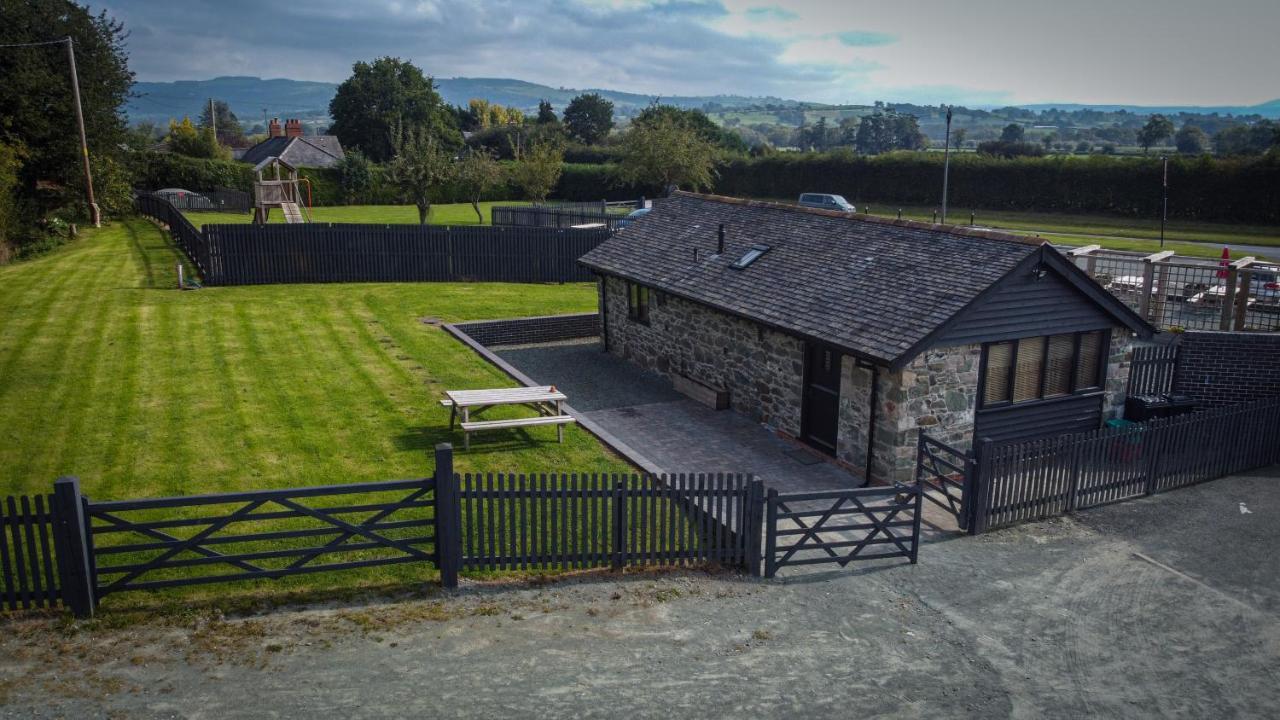 Smithy Cottage Berriew エクステリア 写真